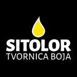 Logo tvrtke sitolor tvornica boja. Bijela slova na crnoj podlozi sa žutom ikonom u obliku kapljice.