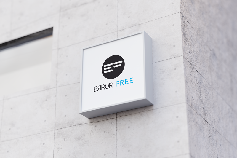 Izrada logotipa za Error Free tvrtku iz Zagreba, Hrvatska: na slici je prikazan mockup loga na stambenoj zgradi. Logo je crne i plave boje.