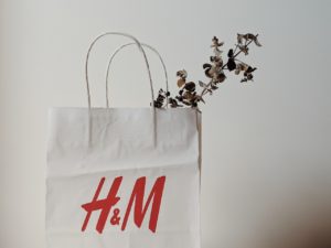 H&M logo. Image credit: Valeriia Miller on Pexels