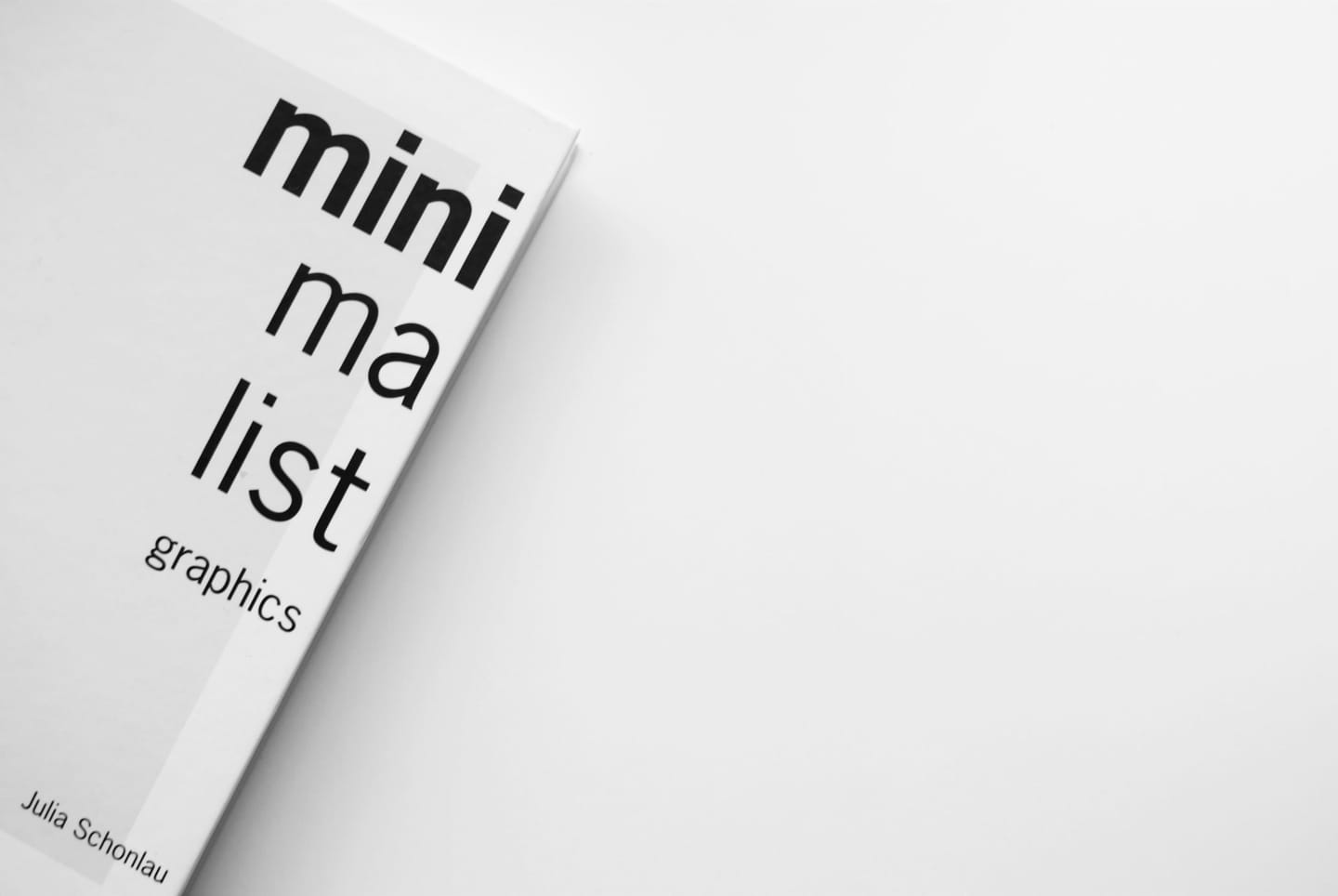 Cover of the book 'Minimalist Graphics' – black lettering on a white background