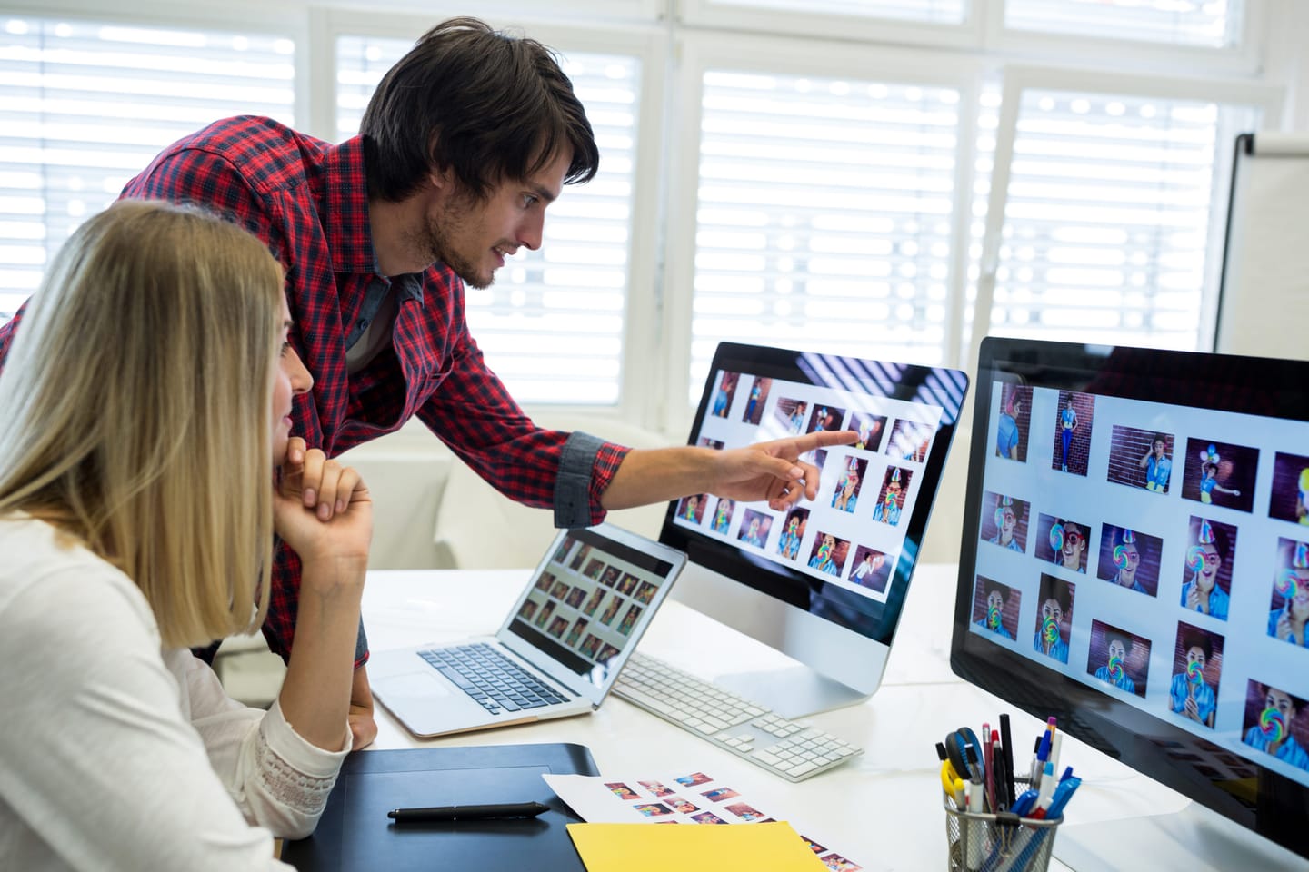 Blog: How to work with a graphic design studio?
